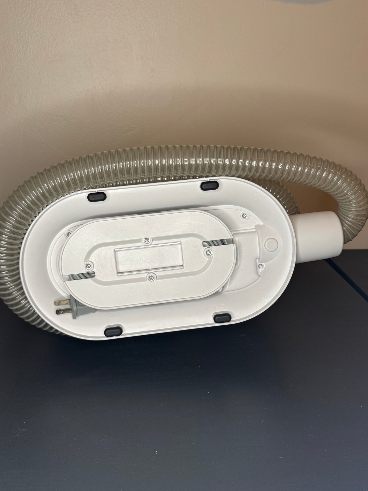 Pet Groomer with Built-in Vacuum